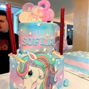 torta jednorog na dva sprata filmski gradic